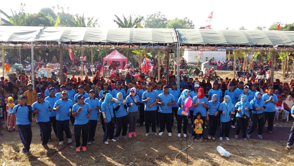 Peringati HUT RI, Ribuan Warga Gili Anyar Kamal Ikut Jalan Sehat