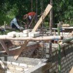 Proses pembangunan gedung Koperasi Pemuda Sejahtera Bersama (KPSB) di Desa Jaddung, Kec. Pragaan, Sumenep.