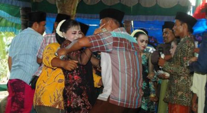 MENYIMPANG: Salah satu potret tayub masa kini. (Foto/PortalMdura.Com)