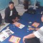 Muhammad Ansori saat mengadu ke Posko Pelayanan Publik, Jl Letnan Singosastro No 84 Kelurahan Keraton, Bangkalan.. (Foto/Eko)
