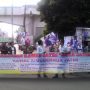 AKSI: Para aktivis Jaka Jatim saat turun jalan menuntut keseriusan Gubernur Jatim, Soekarwo. (Foto: Jaka Jatim for Mata Madura)