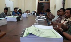 Ijazah Cakades Diduga Bermasalah, Warga Ngluruk DPRD Bangkalan