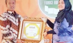 BPRS Bhakti Sumekar Raih Best of The Best Golden Award