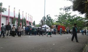 Breaking News: Ratusan Massa Ancam Duduki Kantor Bupati Bangkalan