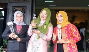 Bawa Harum Nama Sumenep, Dua Perempuan Cantik Dapat Penghargaan di Hari Ibu