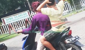 Miris, Libur Sekolah Siswa Berambut Pirang