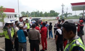 Gaji Tak Sesuai UMR, Karyawan SPBU Suramadu Mogok Kerja