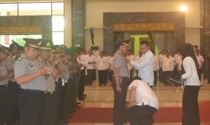 Meski Molor Dua Jam, Bupati Momon Kukuhkan Satgas Saber Pungli