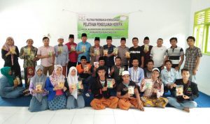 Peduli UMKM, Kadin Paradigma Baru Bangkalan Berikan Pelatihan Pembuatan Keripik