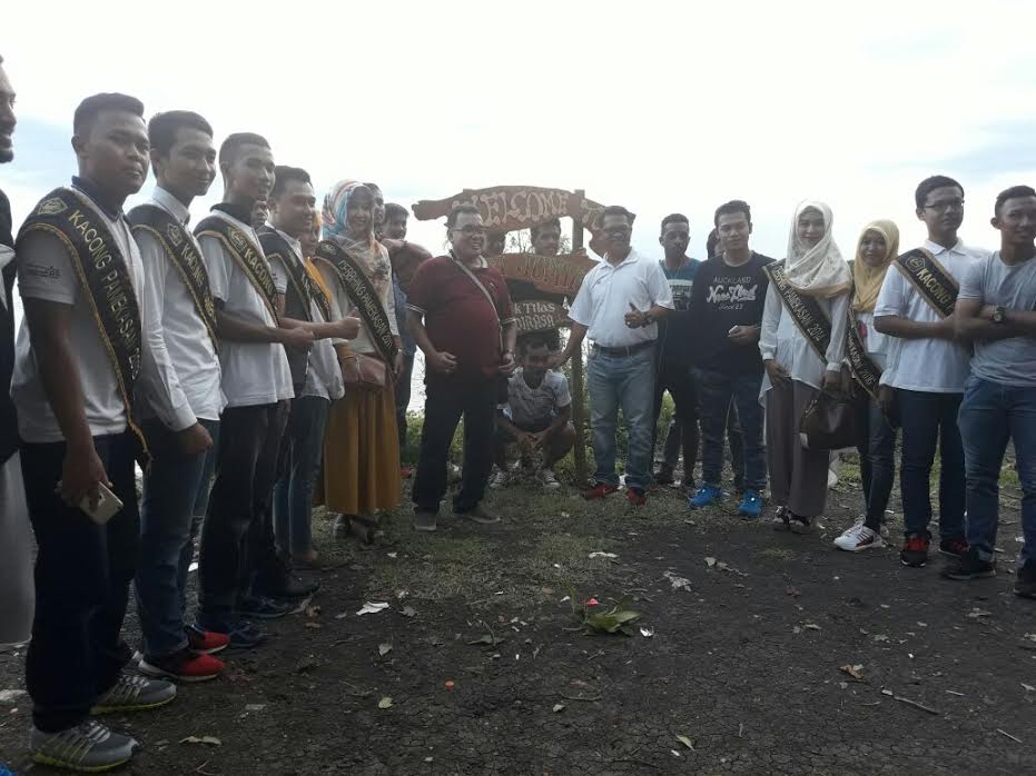 Pemain PSCS Cilacap Nikmati Tempat Wisata Pantai Jumiang