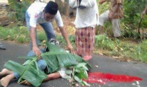 Tabrakan Sepeda vs Truk, Kepala Tertindih Truk. Ngeri…..