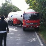 Akhirnya, Truk Tanki LPG Dievakuasi. Jalan Raya Blega Kembali Normal