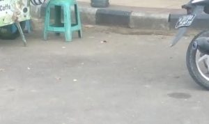 Ada Anggota Sapol PP Nikmati Makan Siang di Arek Lancor