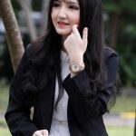 Manusia Barbie Ini Suka Sate Madura