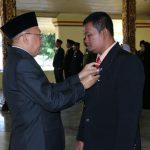 Bupati Sumenep Sematkan 97 Medali Untuk ASN