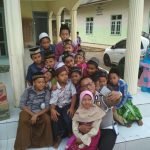 Usai Beri Santunan, Kasatlantas Polres Bangkalan Ajak Santri Panti Asuhan Berfoto Selfie