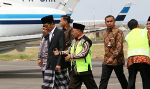 Sambut Presiden Jokowi, Bupati Sumenep Terlihat Akrab