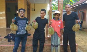 Hobi Bercocok Tanam, Ratibi Kebanjiran Rezeki Saat Musim Durian Tiba
