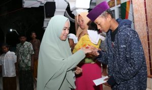 Serahkan Santunan Anak Yatim di Haul Asta Blingi, Bunda Fitri Sampaikan Pesan ini