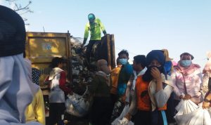Tidak Ingin Hanya Bisa Duduk Melingkar, Kopri UTM Lakukan Bersih-bersih Pantai