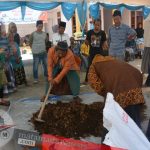 Tingkatkan Hasil Pertanian, TMMD 103 Berikan Penyuluhan Pembuatan Pupuk Non Organik