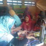 Warga Membludak, Petugas Pengobatan Gratis di Pangarengan Kewalahan