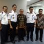 Bupati Busyro (tengah) didampingi Kadishub Sumenep Sustono (paling kiri) dan Kepala Bappeda Sumenep Yayak Nurwahyudi foto bersama jajaran Dirjend Bandar Udara Sainath Tower Kemayoran, Jakarta Pusat