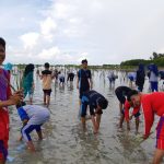 Peduli Lingkungan, OSIS MTs Al-Hasan Giligenting Tanam Bakau