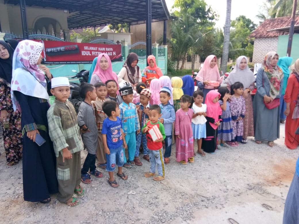 TK dan KB Al-Furqon Desa Batang-Batang Daya, Kecamatan Batang-Batang, Sumenep saat bagi-bagi takjil, Kamis sore (30/05/2019)