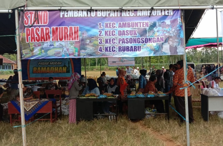 Stand Pasar Murah jelang Idul Fitri 1440 H di Kecamatan Rubaru, wilayah Keresidenan Ambunten