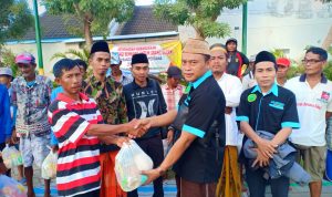 Istighasah Kebangsaan dan Bagi-bagi Sembako Pada Abang Becak dari Jaspenu Sumenep