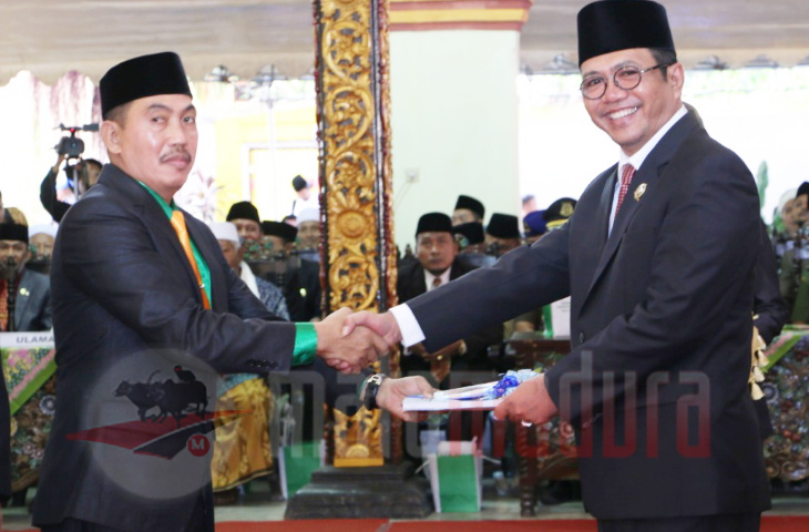 Penyerahan Ketua DPRD Sumenep