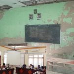 Kondisi SDN Gunelap 1 Sepuluh yang Lama Merana; Siswa Belajar Bawa Kursi Sendiri