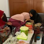 Ikuti Jejak Suami, Nurfitriana Silaturahim kepada istri almarhum Kiai Ahmad Basyir Abdullah Sajjad