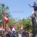 24 Organ Pamekasan Demo Bupati Badrut. Minta Harga Beli Tembakau Mahal