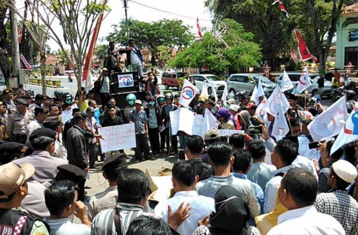 Demo Tembakau Pamekasan