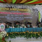 Sarjana Tak Ubahnya Pemburu, Pesan Bupati Busyro di Wisuda Ke-8 STIT Al Karimiyyah