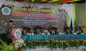Sarjana Tak Ubahnya Pemburu, Pesan Bupati Busyro di Wisuda Ke-8 STIT Al Karimiyyah