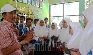 Herman Dali Santuni Anak Yatim di SMP Negeri I Sumenep