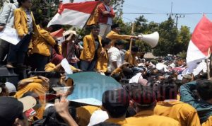 Tolak RKUHP dan RUU KPK, Gabungan Mahasiswa Sumenep Kepung DPRD