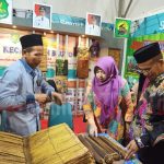 Stan Kecamatan Bluto Pamerkan Al Qur’an dari Daun Lontar, Produk Terunik di Sumenep Smart City 2019