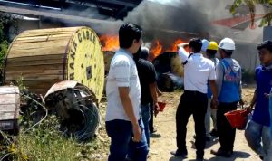 Gudang Kabel PLN Sumenep Terbakar, Warga Sekitar Panik