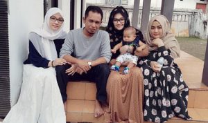 Lora Fadil Beristri Tiga, Guru Abahnya asal Sumenep; Beristri 10 Tinggal Satu Rumah