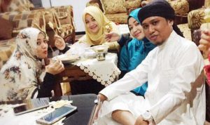 Kisah Cinta Lora Fadil; Para Istri Saling Bantu Beri Jamu Kuat