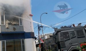 2 Jam Api Melalap 300 Kios Pasar Tanah Merah. 2 Mobil Water Canon Diterjunkan