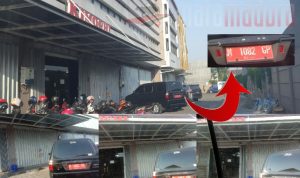 Wow, Mobil Pelat Merah dengan Kode Bangkalan Parkir di Depan Panti Pijat Surabaya saat Jam Kerja