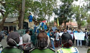 Bangkalan Dihujani Sampah, PMII Geruduk Kantor DLH