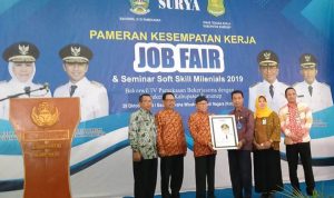 Buka Job Fair, Bupati Busyro Imbau Para Pencari Kerja Jangan Sampai Digantikan Mesin
