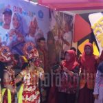 Kreatif, Stan Pameran Disdik Sumenep Tarik Pengunjung dengan Penampilan Tari Topeng