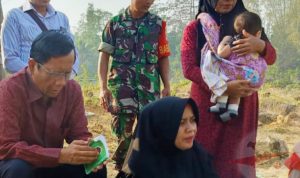 Menko Polhukam Pimpin Tahlil Saat Ziarah ke Makam Leluhur di Plakpak Pamekasan